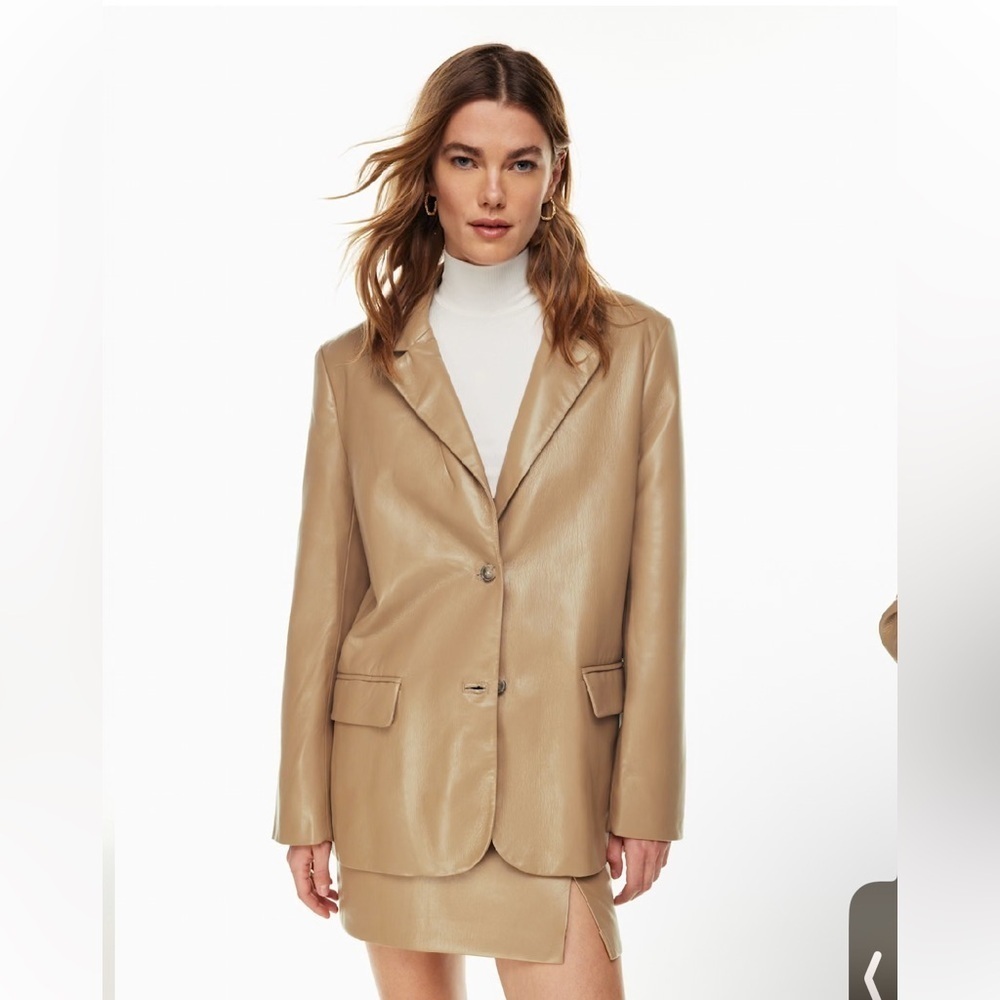 Aritiza - Wilfred single breasted Blazer - Picture 2 of 15